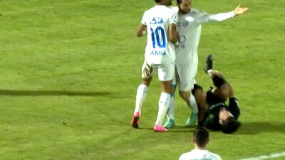 صحنه مشکوک به پنالتی در محوطه جریمی استقلال