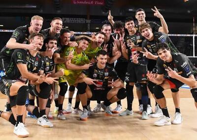 بالاخره شادی به چهره ستاره والیبال ایران برگشت