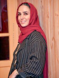 تیپ هنری «سوگل طهماسبی» در رونمایی از یک کتاب