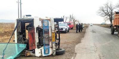 واژگونی مینی‌بوس حامل دانش آموزان در محور نیشابور/ ۱۵ نفر شدند