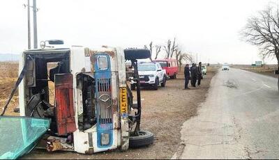 واژگونی مینی‌بوس سرویس دانش‌آموزی 15 مصدوم برجا گذاشت