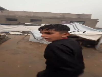  فریاد های دردناک کودک فلسطینی از وضعیت محل زندگی آوارگان پس از طوفان