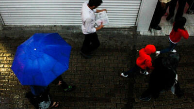 بارش متناوب برف و باران در تهران/ کاهش دما تا ۶ درجه