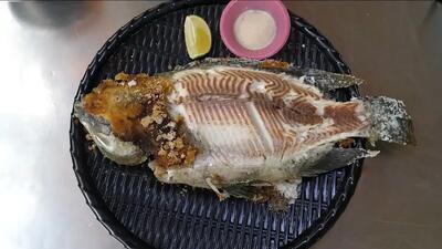 غذای خیابانی تایوان کباب مرغ در بشکه در تایپه (فیلم)