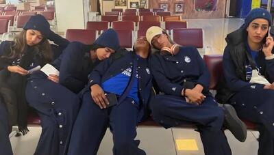 سرگردانی و وضعیت نامناسب دختران بسکتبالیست استقلال در فرودگاه (عکس)