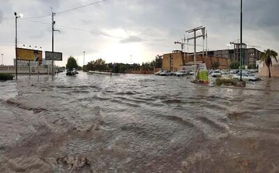 آبگرفتگی در جزیره هرمز تردد با قایق در خیابان‌ها (فیلم)