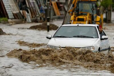 بارش شدید باران در جنوب کشور / برخی منازل در «گراش» استان فارس دچار آب گرفتگی شدند و یک نفر مفقود شد / ۱۳۰ منزل در لامرد آسیب دیدند / آب گرفتگی خیابان‌های بندرعباس، تردد خودرو‌ها را مختل کرد / راه ارتباطی ۱۱ روستا در فسا مسدود شد /  اسکله شهید رجایی زیر آب رفت
