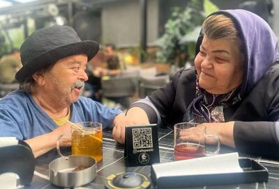  جشن تولد ساده بازیگر کوتاه قد ایران در کنار خانواده‌اش