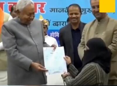 جنجال پایین کشیدن حجاب یک پزشک توسط آقای وزیر