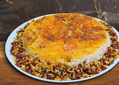  طرز تهیه ته انداز مرغ زعفرانی، یک غذای بسیار خوشمزه و مجلسی !