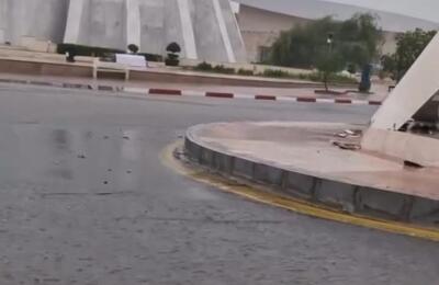 ببینید/ بارش‌های رگباری و شدید در میدان اصلی کیش