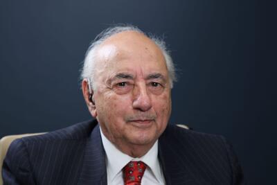 ویدیو / فریدون مجلسی دیپلمات سابق درمورد بحرین: بعضی از دوستان ما در وزارت خارجه مثل صادق صدریه، فریدون آدمیت و زاهدی روی احساسات ناسیونالیستی موافق بودند که ادعا روی بحرین حفظ شود، منتها اکثرا معتقد بودند که استخوان لای زخم گذاشتن است