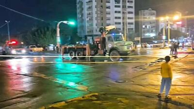 ببینید / فرونشست زمین در بندرعباس باعث سقوط یک پراید شد