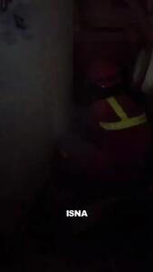 ببینید| تصاویری از تلاش آتش‌نشانان برای نجات افراد محبوس زیر آوار یک ساختمان در یافت‌آباد تهران