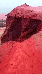 ببینید| بارندگی بی‌نظیر امروز در ساحل سرخ جزیره‌ی هرمز