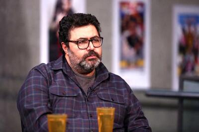 چهره متفاوت فرهاد اصلانی در کنار دو نوازنده خیابانی