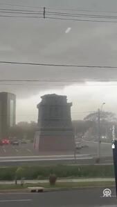 تندباد شدید، ماکت مجسمه آزادی را سرنگون کرد