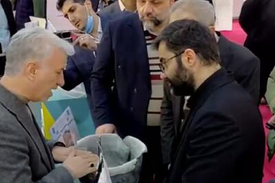 بازدید اسماعیل سقاب اصفهانی از نمایشگاه ملی پژوهش