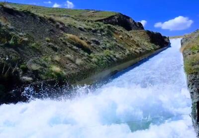 یک سد در ایران سر ریز کرد | لحظه زیبای سر ریز شدن این سد را ببینید