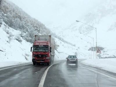  لحظه آغاز بارش برف در گردنه حیران آستارا | ببینید