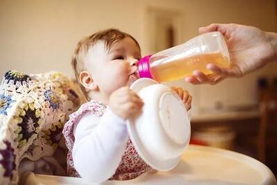  دادن نبات داغ به نوزاد یک ماهه خطرناک است؟ | پیشگیری و نکات مهم