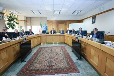 اقدامات بانک مرکزی برای مدیریت بازار ارز ادامه دارد/ آمادگی کامل برای تامین ارز مواد اولیه کالا‌های اساسی و دارو