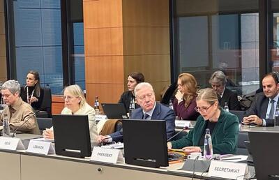 رجی: اروپا نباید مذاکرات با ایران را محدود به پرونده هسته‌ای کند