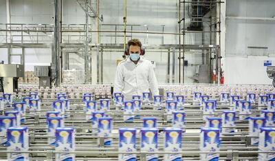 شیوع بیماری تب برفکی و گرانی نهاده‌ها: عوامل اصلی افزایش قیمت لبنیات