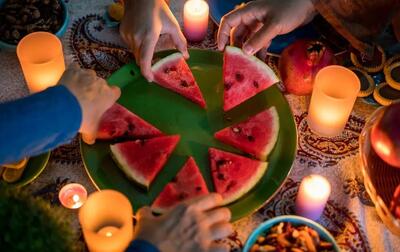  چرا در شب یلدا هندوانه می‌خوریم؟؛ ۷ دلیل جذاب