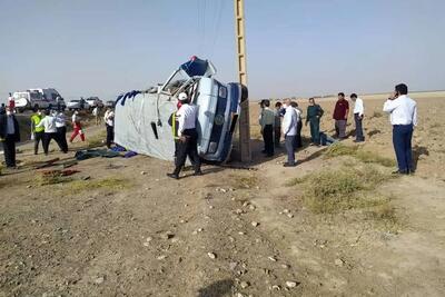  واژگونی مینی‌بوس مدرسه در جاده نیشابورـ سبزوار با 14 مصدوم
