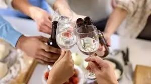 سرو آزادانه مشروب در کافه های پایتخت/ ویدئو