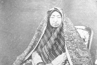  خاطرات ناصرالدین‌شاه: والده شاه آمد؛ هزار پیرزن مندرس کهنه عقب سرش