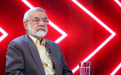 روزنامه اصولگرا: مدعیان انقلابیگری، تندروی خود را با تفسیر شخصی از مواضع رهبری توجیه می کنند/ جریانی همواره خود را  انقلابی‌تر معرفی می کند!