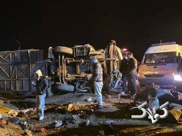  اسامی مصدومان حادثه واژگونی اتوبوس اصفهان - مشهد اعلام شد - مجله اینترنتی کولاک