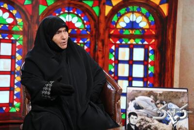 مادری که بخاطر اعزام پسرانش به جبهه کتک خورد و از خانه بیرون شد + ویدئو - مجله اینترنتی کولاک