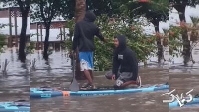 پدل‌سواری جوانان کیش در آبگرفتگی خیابان جزیره‌ + ویدئو - مجله اینترنتی کولاک
