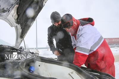 آماده‌باش هلال‌احمر همزمان با هشدار ورود بارش‌های سنگین به ۶ استان کشور/ رها‌سازی ۳۰ خودرو گرفتار در برف و کولاک