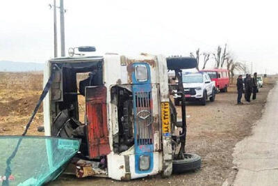 14 مجروح در واژگونی مینی‌بوس مدرسه در جاده نیشابور + علت حادثه