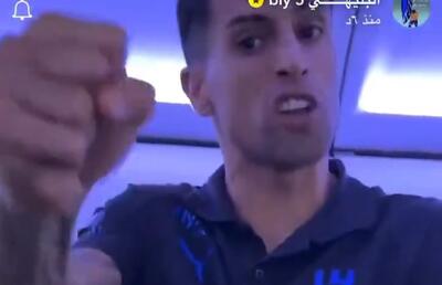 درگیری ژائو کانسلو با فردی که در هواپیما داشت از او فیلم می‌گرفت - پارس فوتبال