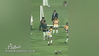 ویدیو| دختر هندی مقابل چشمان مسی به سوارس لایی زد! - پارس فوتبال