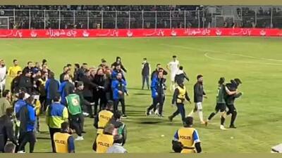 ویدیو| ضارب پیروانی، این بار مدیر استقلالی را کتک زد! - پارس فوتبال