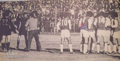 تورق تاریخ| گزارش جنجالی: استقلال حیثیت ورزشی را باخت/ از اخراج ناصر حجازی و سیلی به گوش داور، تا مدیرعامل که تیم را بیرون کشید +عکس‌های دیدنی - پارس فوتبال