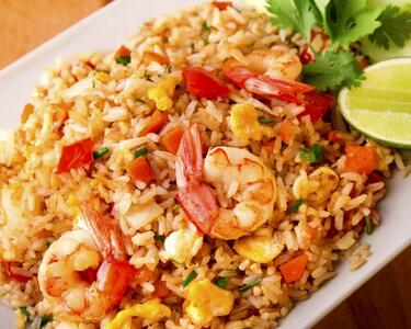  طرز تهیه پلو یونانی با میگوی طعم‌ دار ، خوشمزه و مجلسی