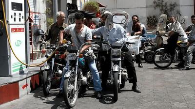 مصوبه جدید دولت برای بنزین موتورسوارها - سلام نو