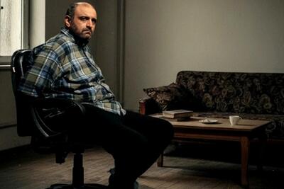 نمایش «درمان خانگی»؛ راز‌های کوچکِ یک بمب ساعتی