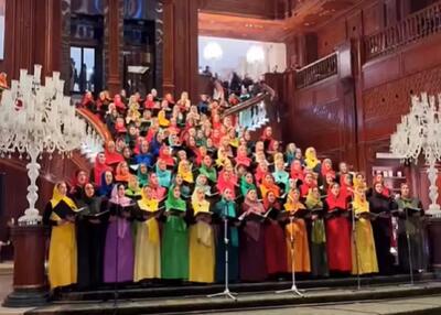 آواز شاد؛ کنسرت؟ بیخیال میرم کتابخونه ایران مال خانوما میخونن صحنه عجیب خلق کردن