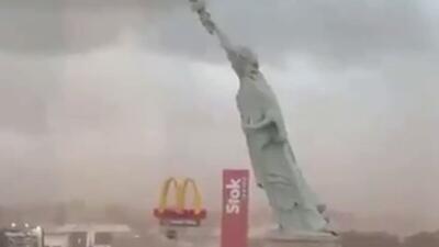  ماکت مجسه آزادی در برزیل بر اثر طوفان سقوط کرد