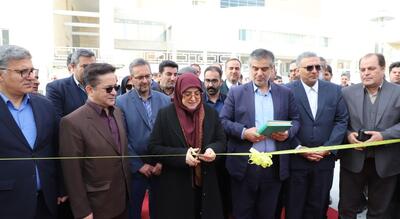  سخنگوی دولت از نمایشگاه دستاوردهای پژوهشی دانشگاه اراک بازدید کرد