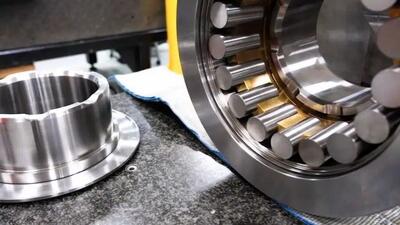 بلبرینگ صنایع پتروشیمی: چرا قطعات معمولی در این صنعت شکست می‌خورند؟