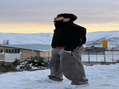 به دور از تمام جنجال‌های استعلام کارت بازی؛ ماشاریپوف در حال لذت بردن از بارش برف در ایران